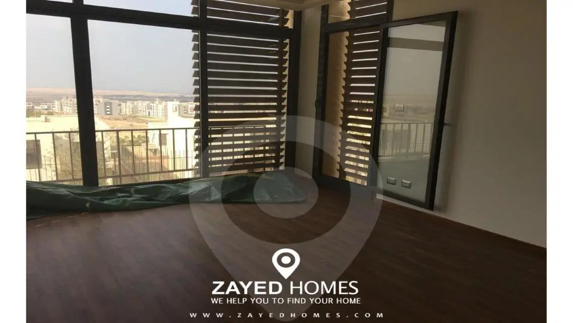 Luxury Villa with Expansive Space for Sale