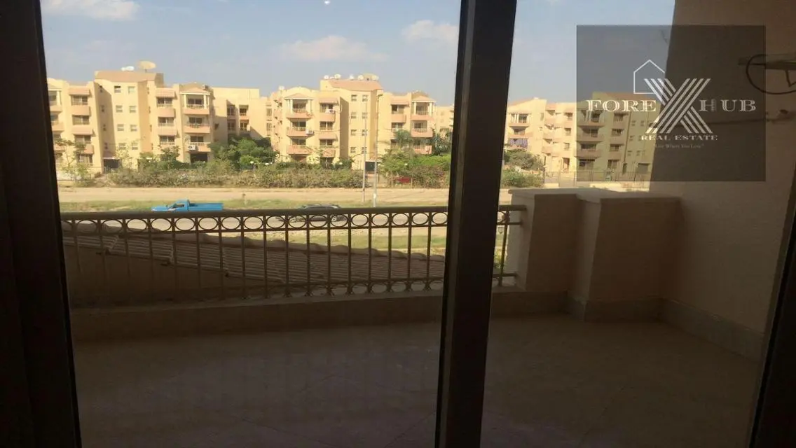 فيلا فاخرة بحديقة ومسبح خاص للبيع