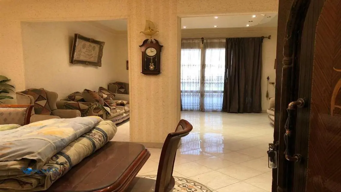 شقة رائعة بمساحة 350 متر² للإيجار