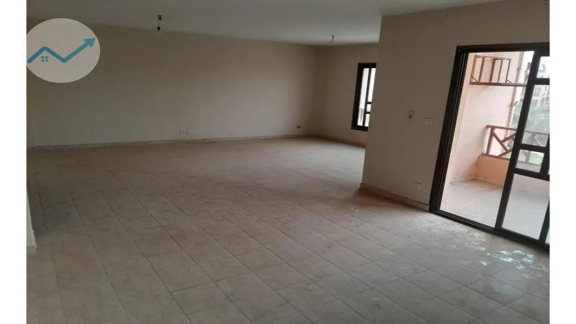 شقة مميزة للبيع بمساحة واسعة