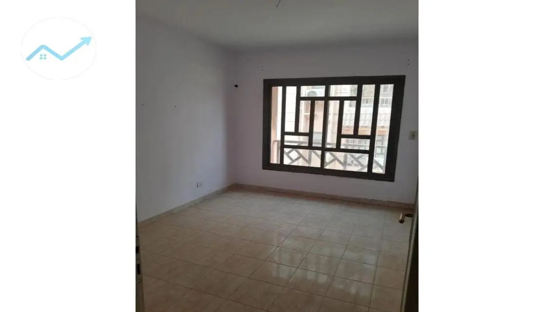 شقة مميزة للبيع بمساحة واسعة