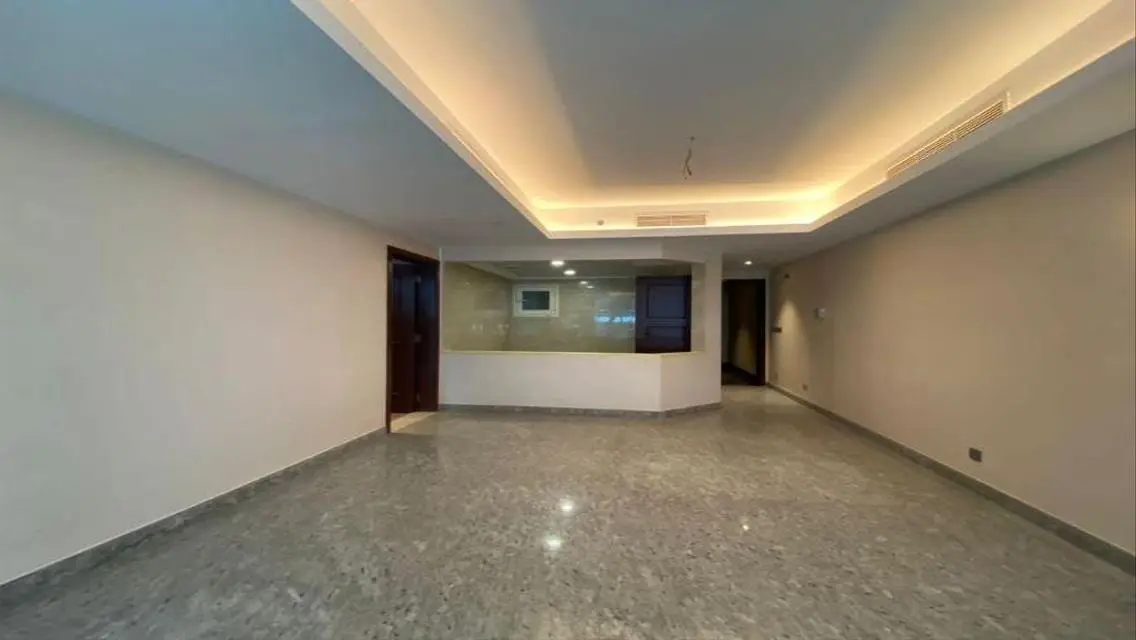 Luxurious Villa for Sale - Stunning Lake Views