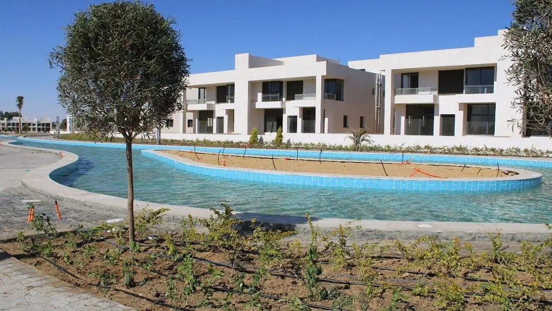 فيلا فاخرة للبيع في Lake West - القاهرة الجديدة