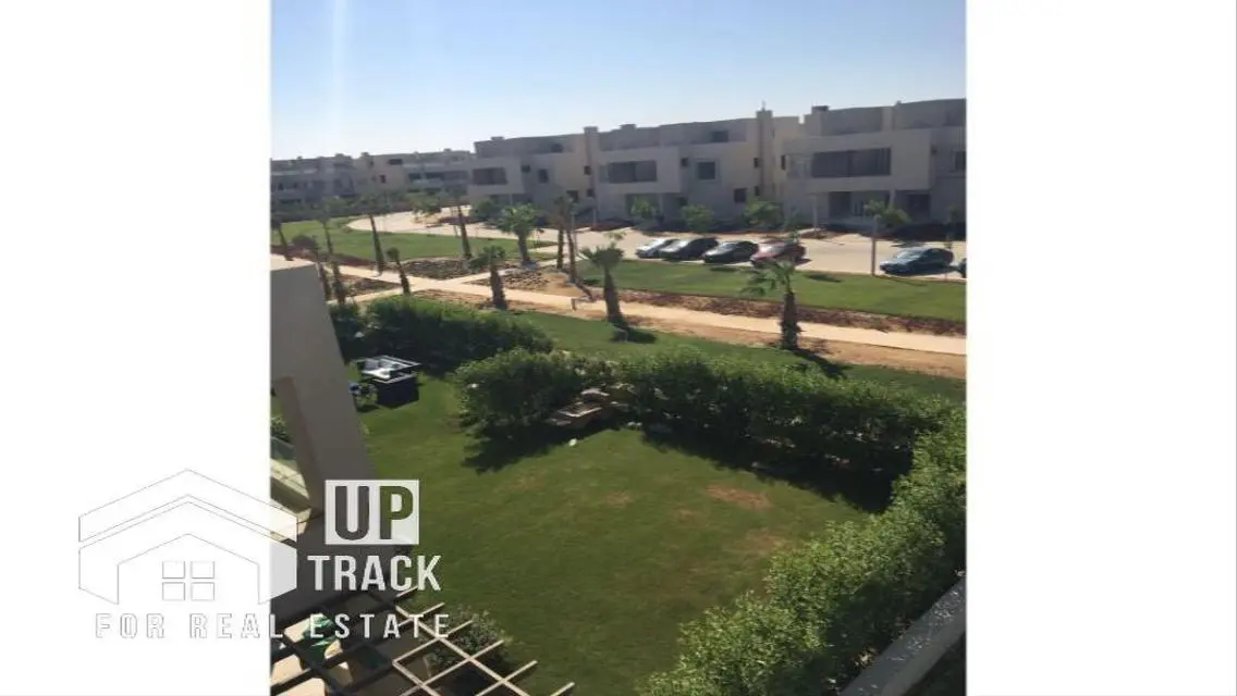 فيلا فاخرة بمساحة 235 متر مع إطلالة على البحيرات