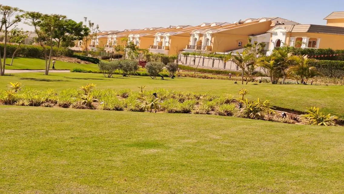 Luxury Villa of 400 sqm with Private Garden and Shared Pool