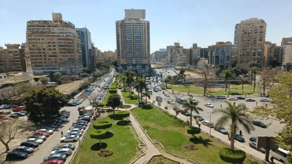 شقة فاخرة للبيع بمساحة كبيرة