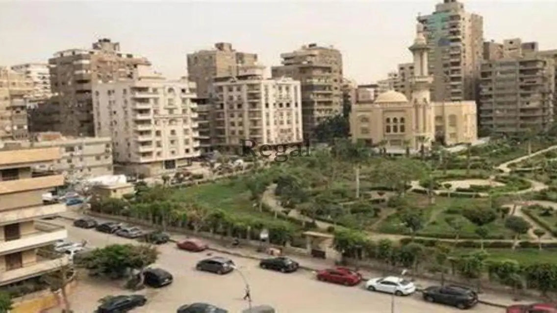 شقة فاخرة للبيع بمساحة كبيرة