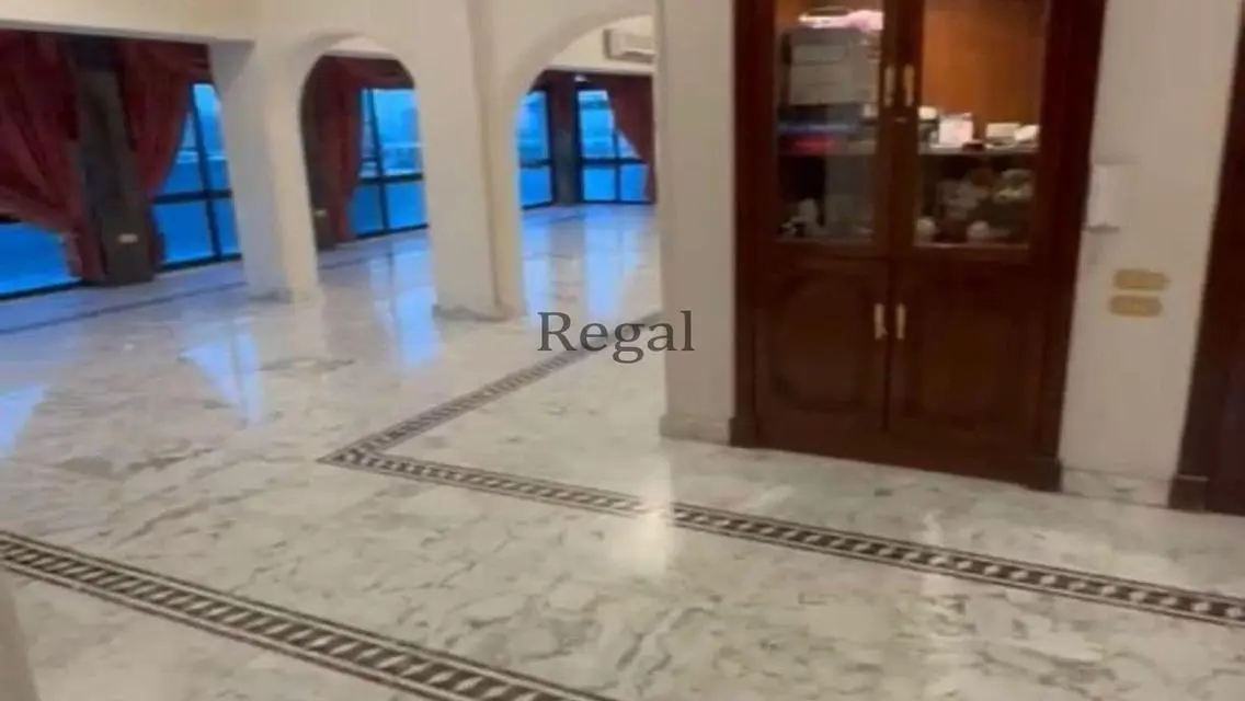 شقة فاخرة للبيع بمساحة كبيرة