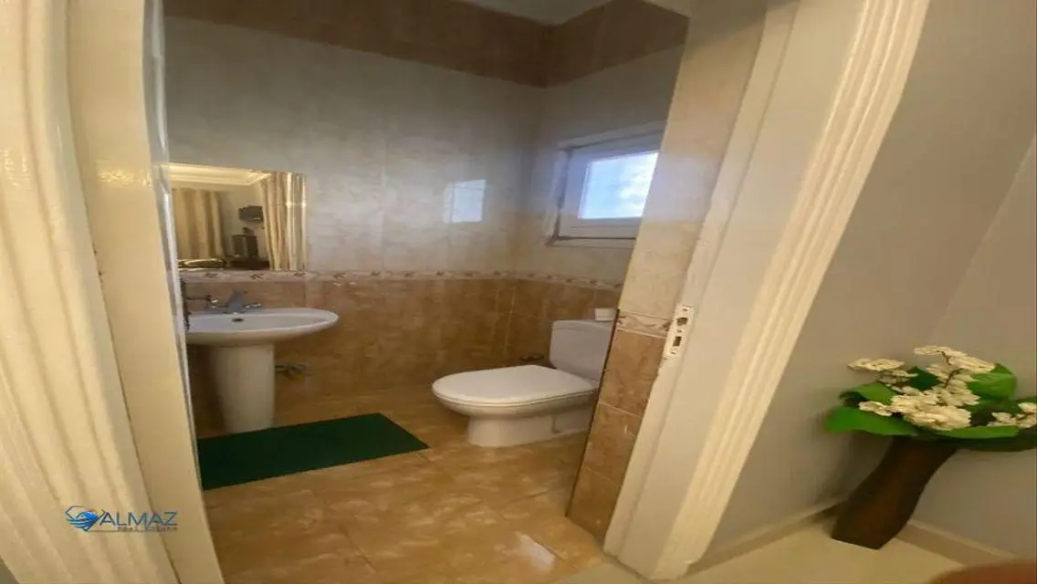 شقة فاخرة مع تكييف مركزي وشرفة