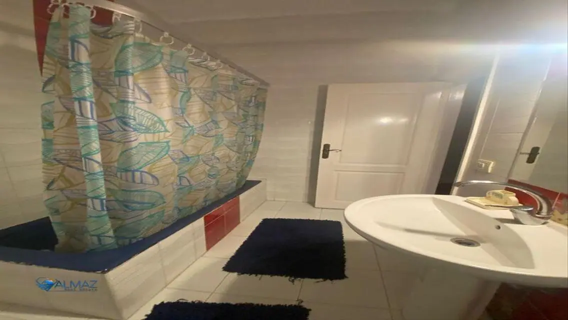 شقة فاخرة مع تكييف مركزي وشرفة
