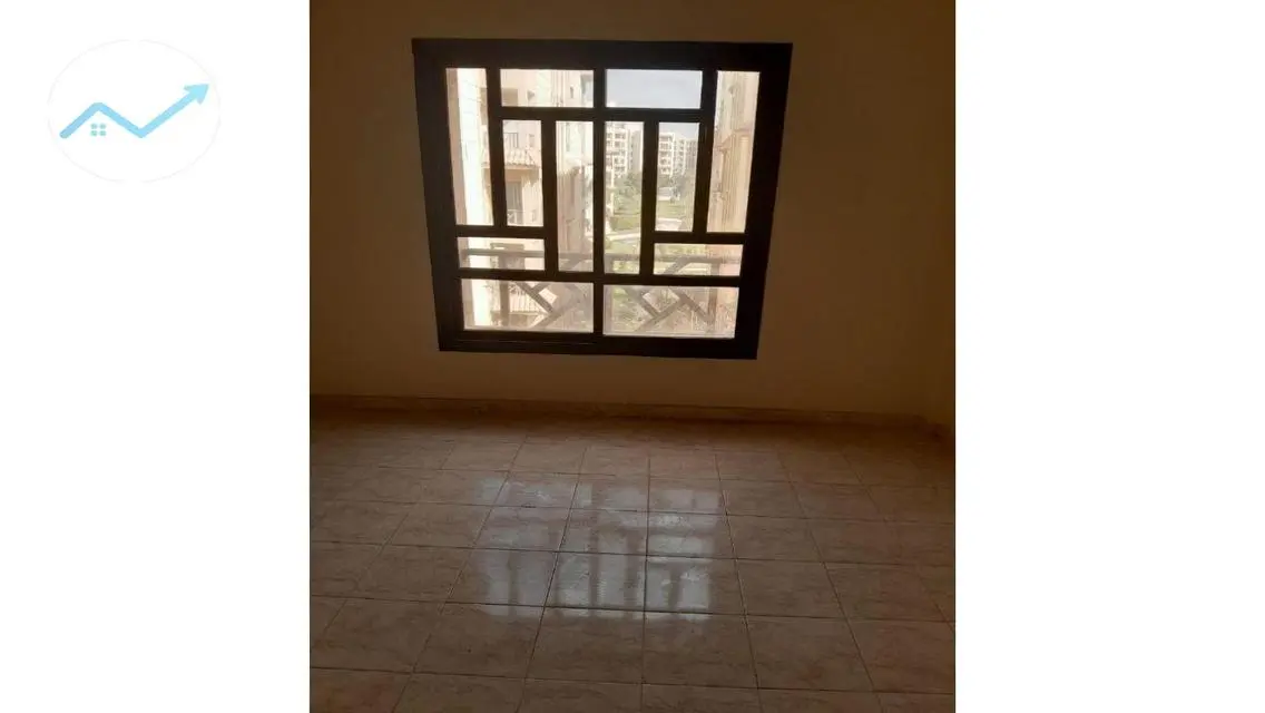 شقة فاخرة بمساحة كبيرة في موقع متميز