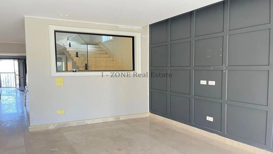 Luxurious Apartment with 2500 Square Meters in I-Zone