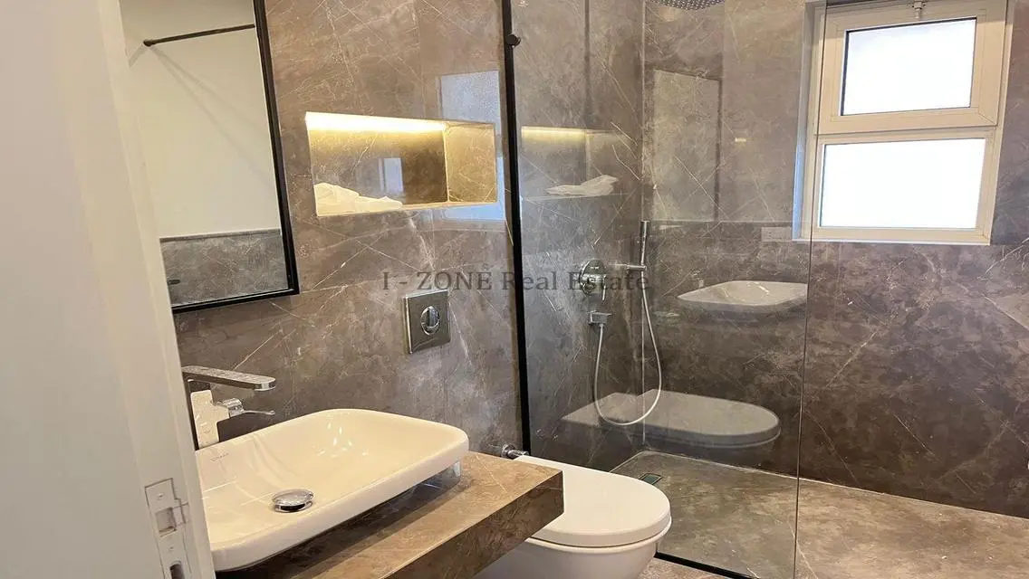 Luxurious Apartment with 2500 Square Meters in I-Zone