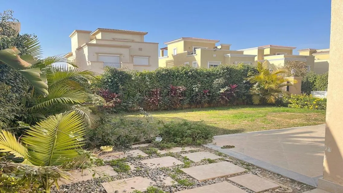 Luxurious Apartment with 2500 Square Meters in I-Zone