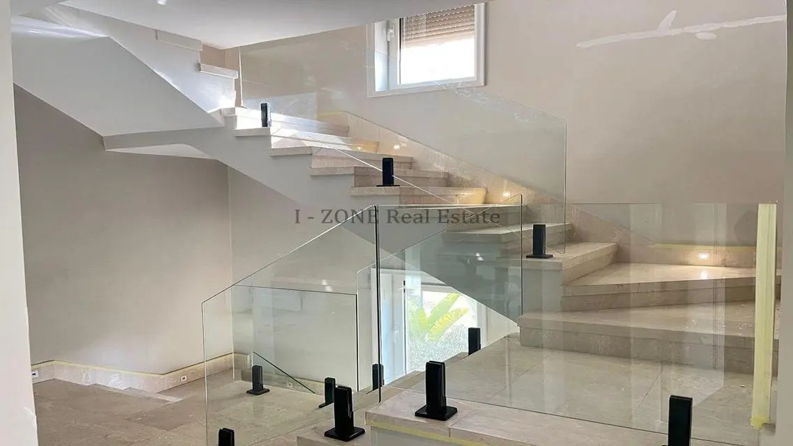 Luxurious Apartment with 2500 Square Meters in I-Zone