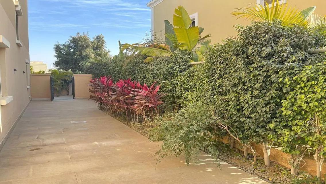 Luxurious Apartment with 2500 Square Meters in I-Zone