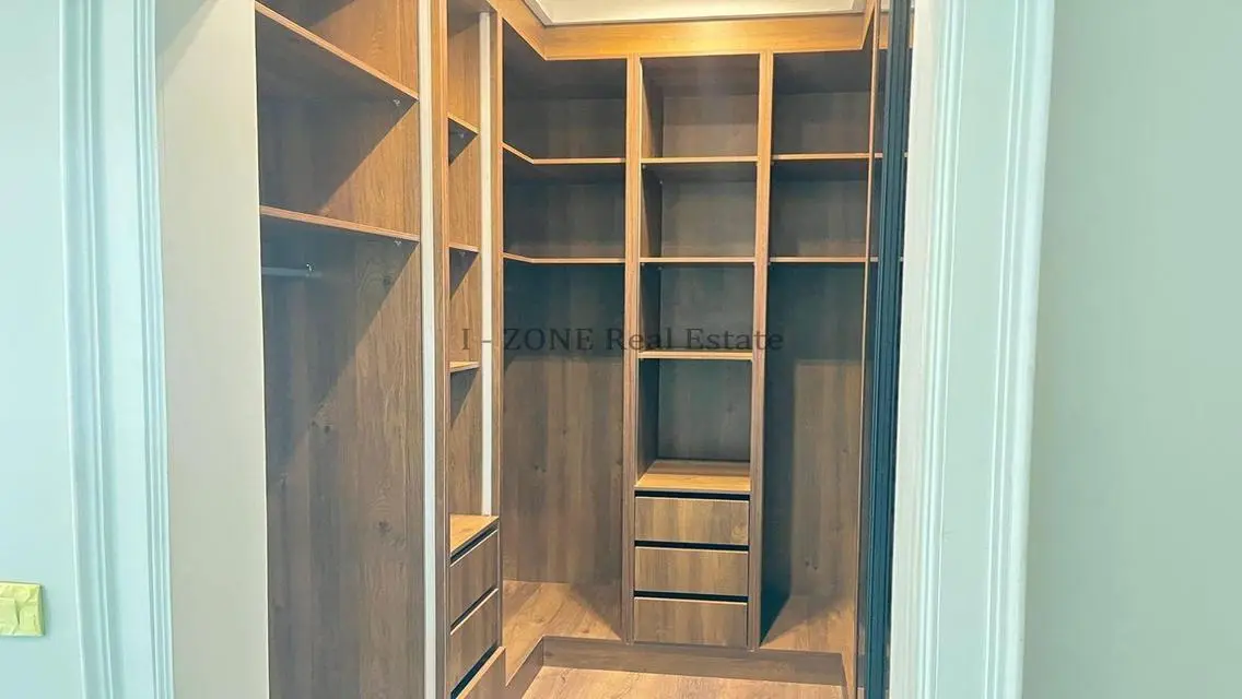 Luxurious Apartment with 2500 Square Meters in I-Zone