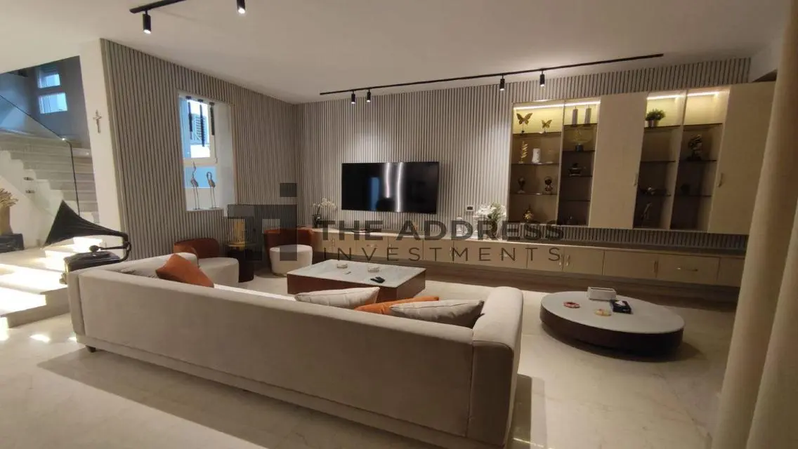 -Luxury Villa with Private Pool and Garden-