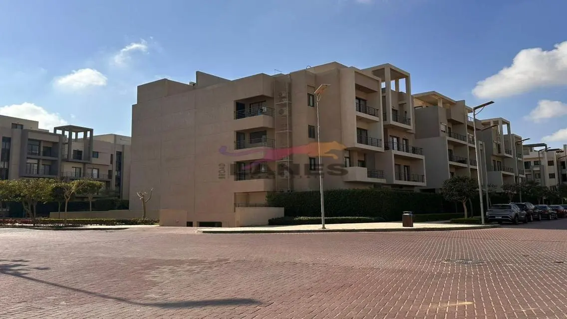 شقة فاخرة مطلة على بحيرات بمساحة 250 متر