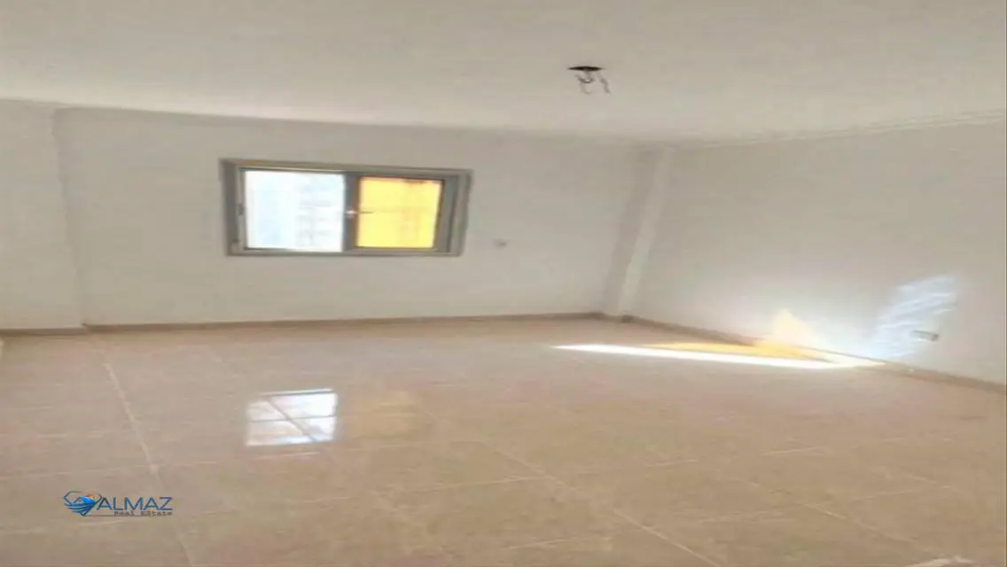 شقة فاخرة للإيجار مع شرفة وحارس أمن