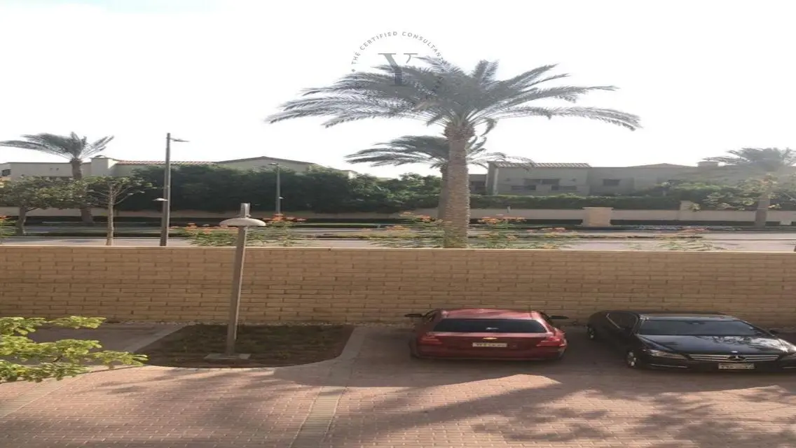 فيلا فاخرة للبيع مع إطلالة رائعة
