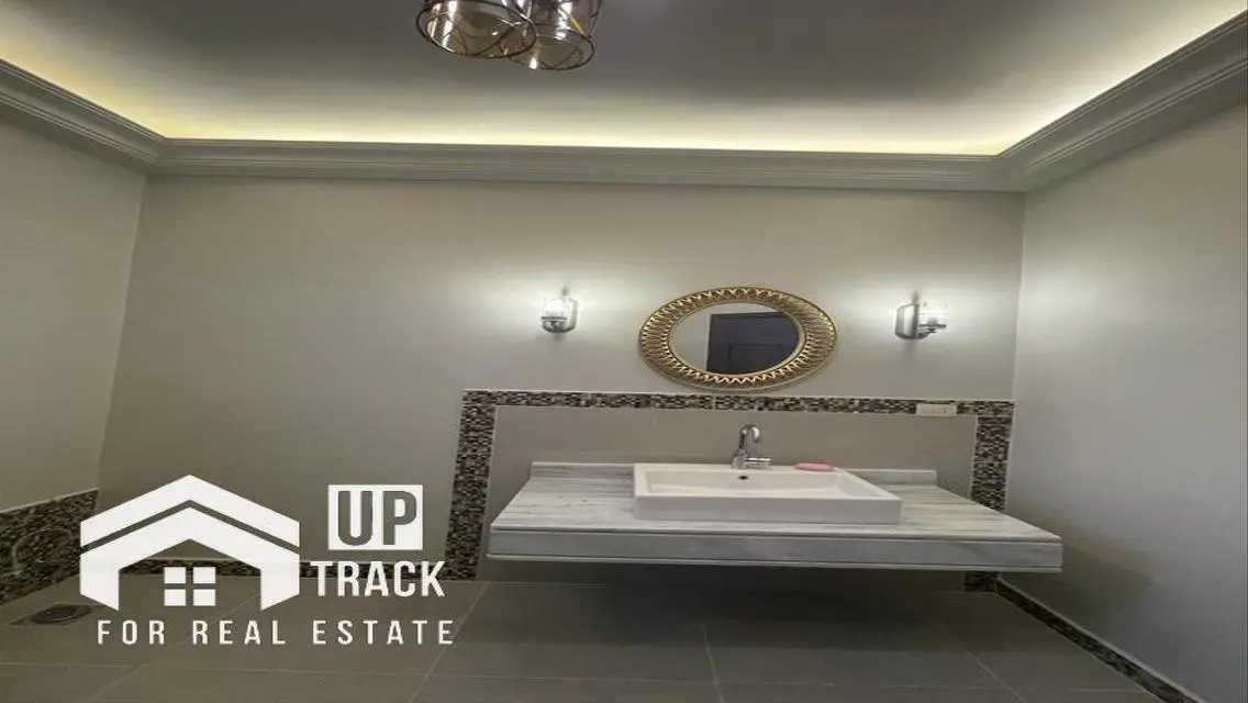 شقة فاخرة للبيع بمساحة كبيرة وإطلالات ساحرة