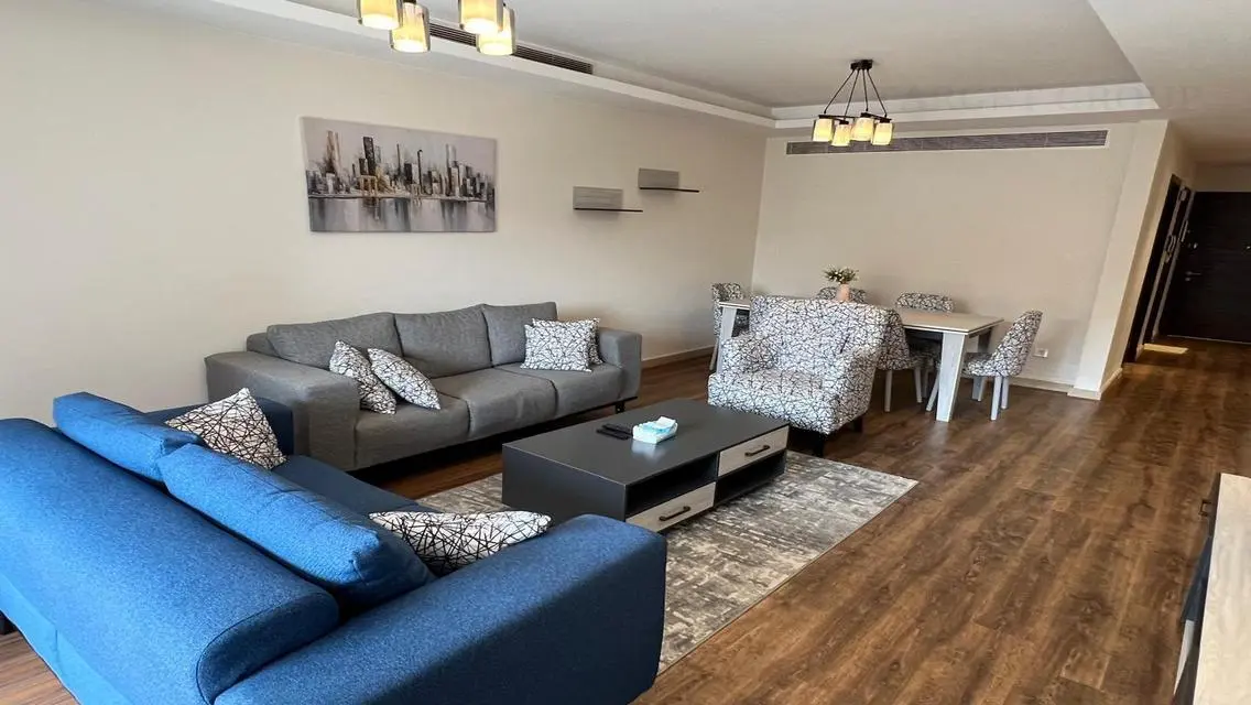 Luxury Apartment with Stunning Lakeside Views