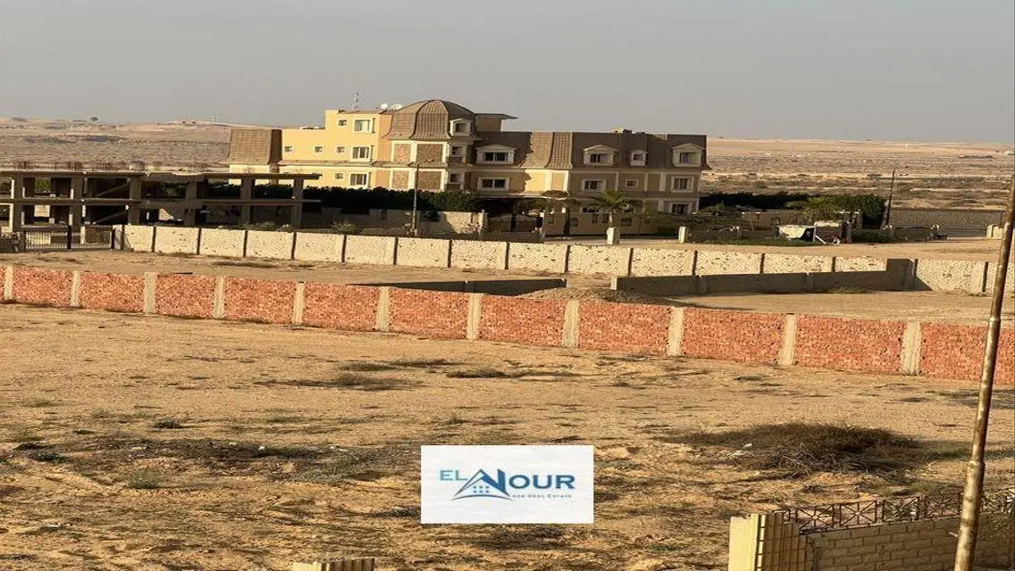 فيلا فاخرة للبيع مع مسبح خاص وإطلالة ساحرة