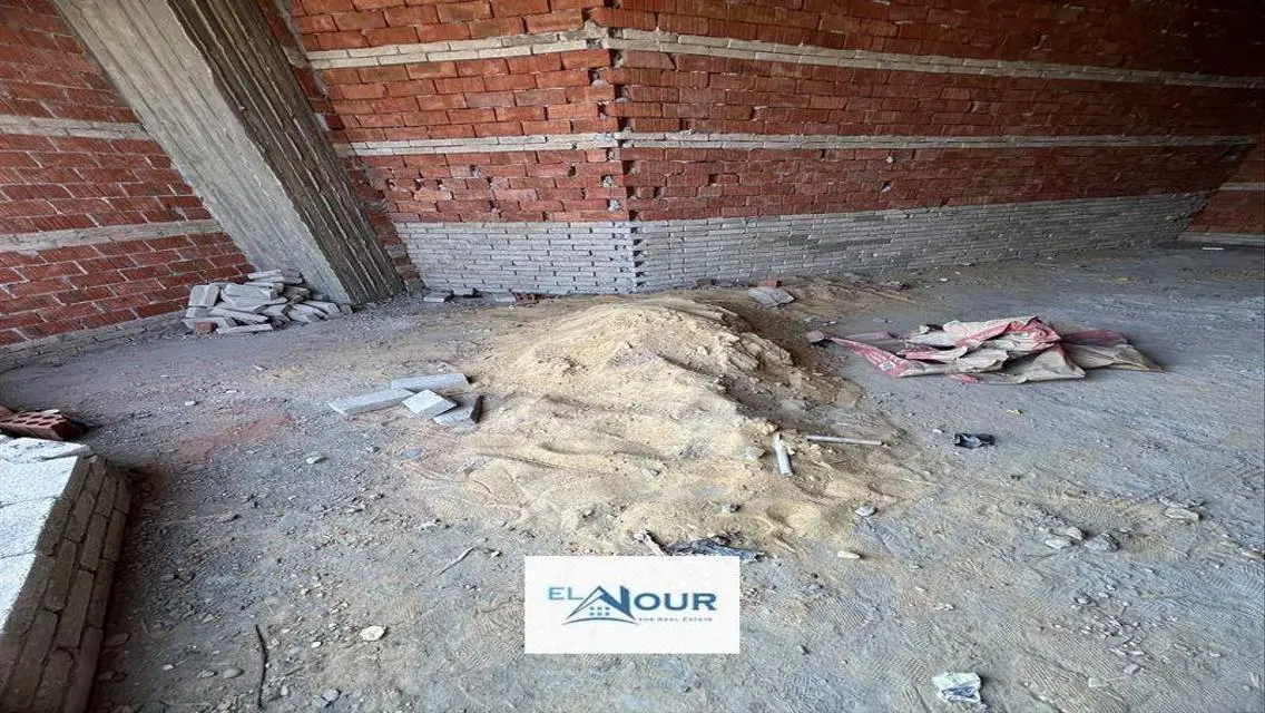 فيلا فاخرة للبيع مع مسبح خاص وإطلالة ساحرة