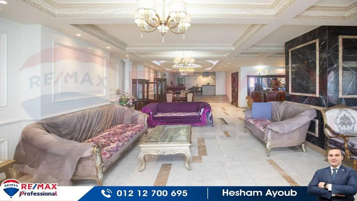 Luxury Villa Overlooking the Lakes for Sale