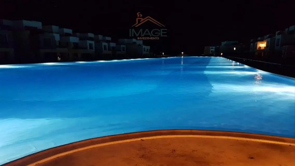 فيلا فاخرة للبيع مع إطلالات مميزة