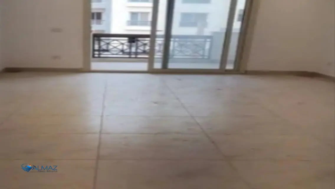 شقة جميلة للبيع في موقع ممتاز