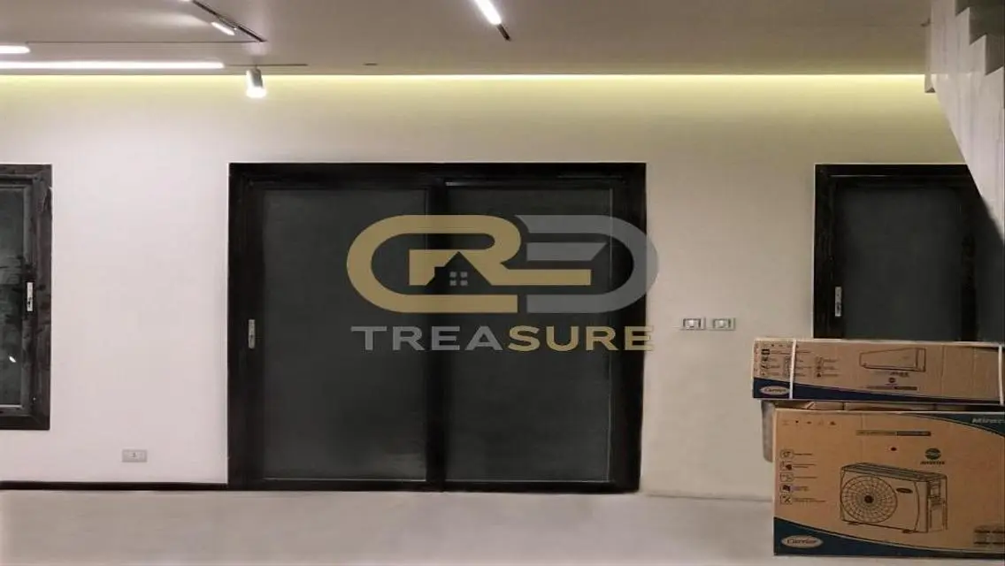 شقة فاخرة بحجم 1200 متر مع تكييف مركزي وحراسة أمنية