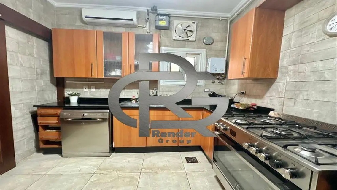 شقة فاخرة للبيع بمساحة شاسعة في قلب المدينة