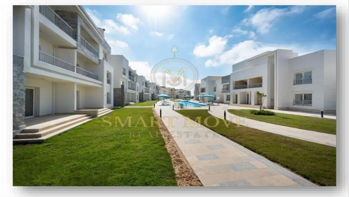 Luxury Apartment with Private Garden and Shared Pool Overlooking Lakes