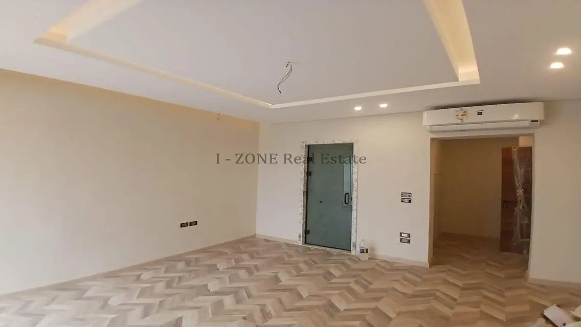 شقة فاخرة في سكاي كوندوز