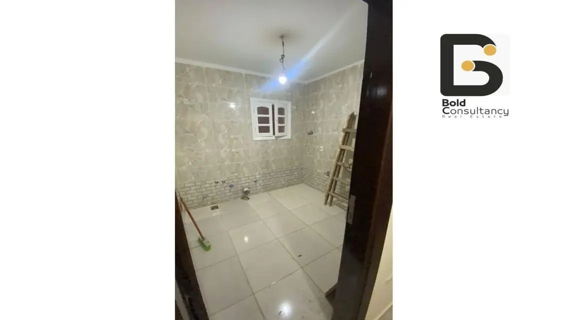 Luxury Apartment of 165 sqm with Balcony and Lobby