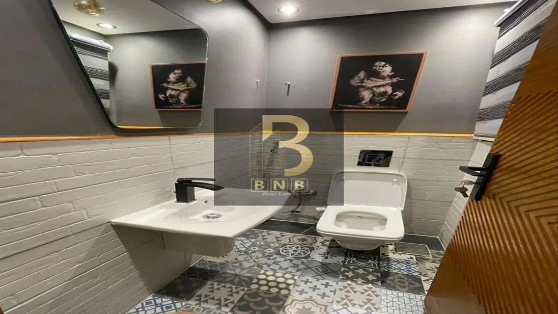 Luxurious Apartment with Modern Design in Prime Location