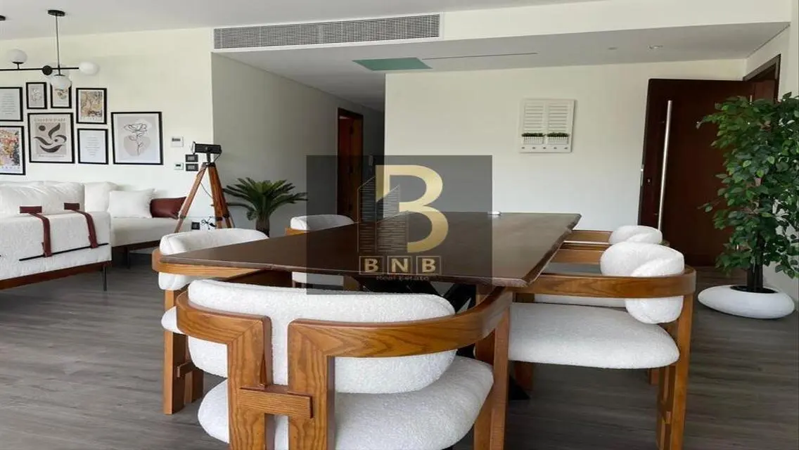 Luxurious Apartment with Modern Design in Prime Location