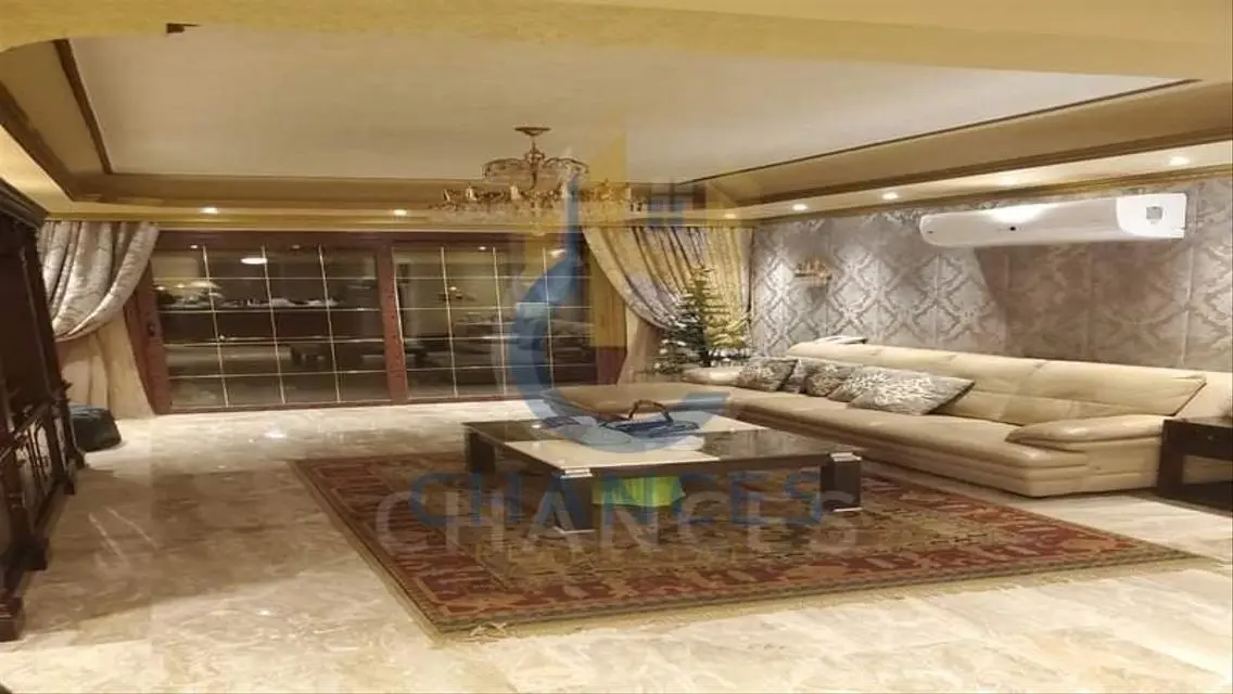 شقة فاخرة للبيع بمساحة 900 متر