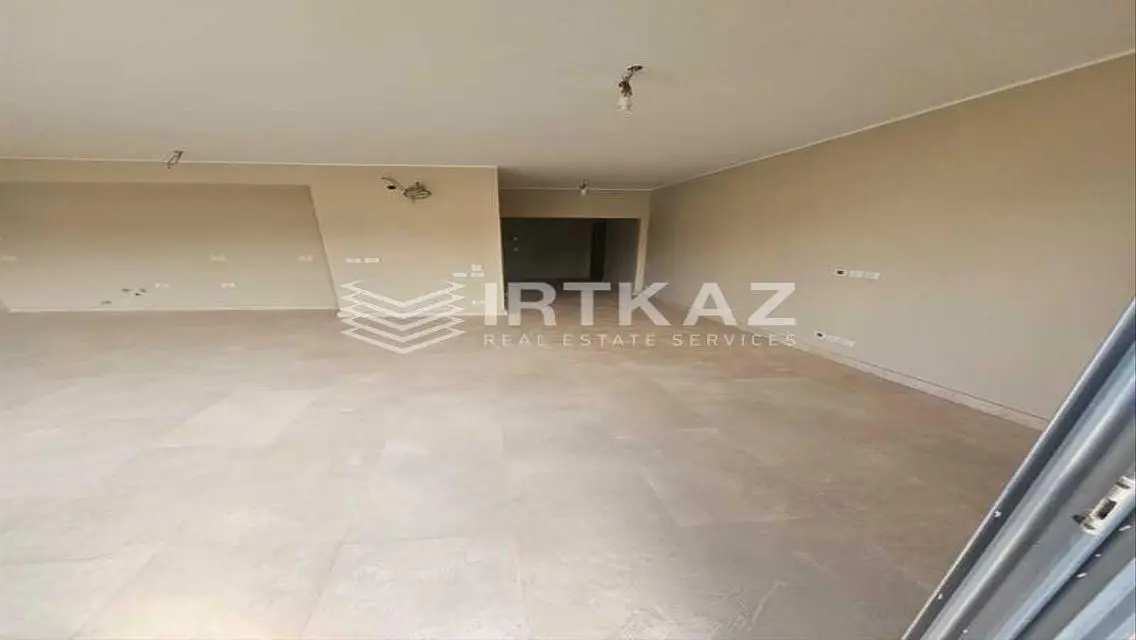 شقة فاخرة بمساحة كبيرة مع إطلالة رائعة