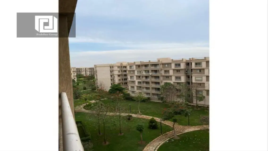 شقة مميزة للبيع في b6 بمساحة واسعة