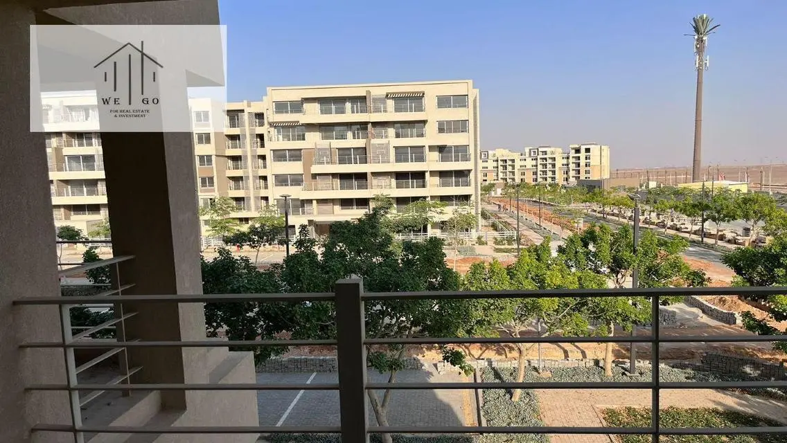 شقة فاخرة للبيع مطلة على البحيرة