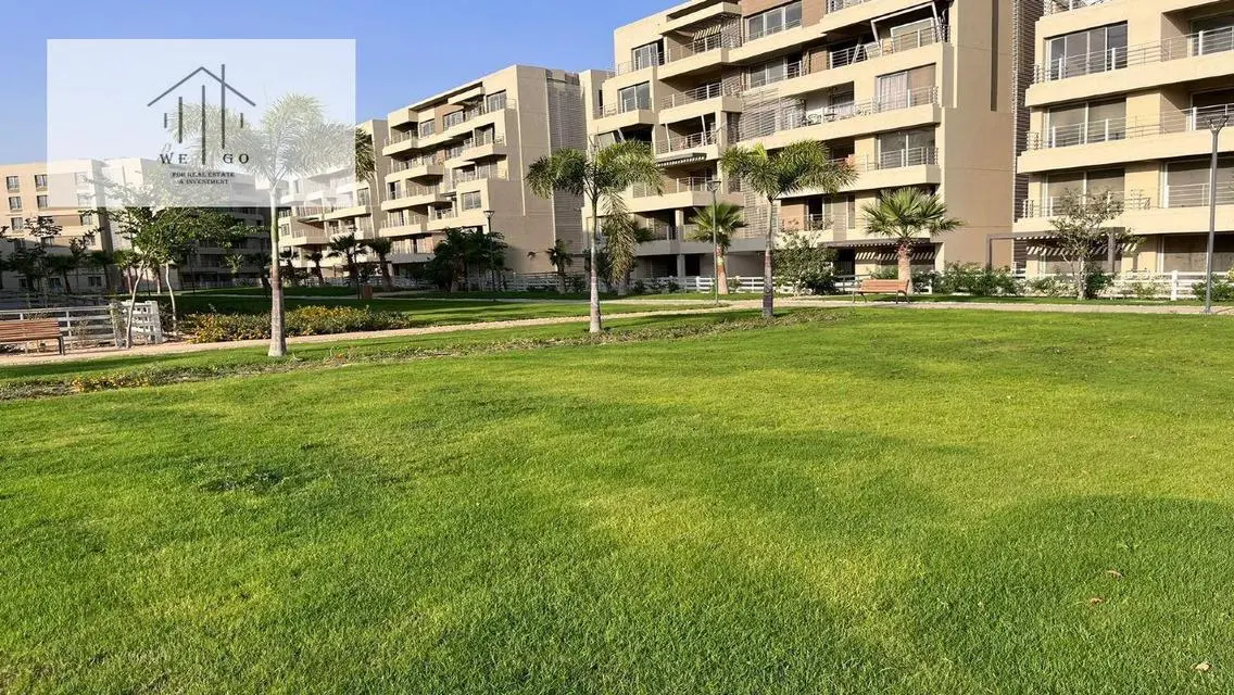 شقة فاخرة للبيع مطلة على البحيرة
