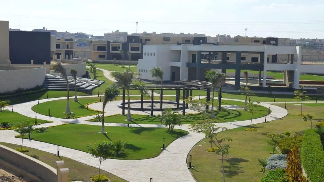 فيلا فاخرة مع حديقة خاصة في قلب المدينة