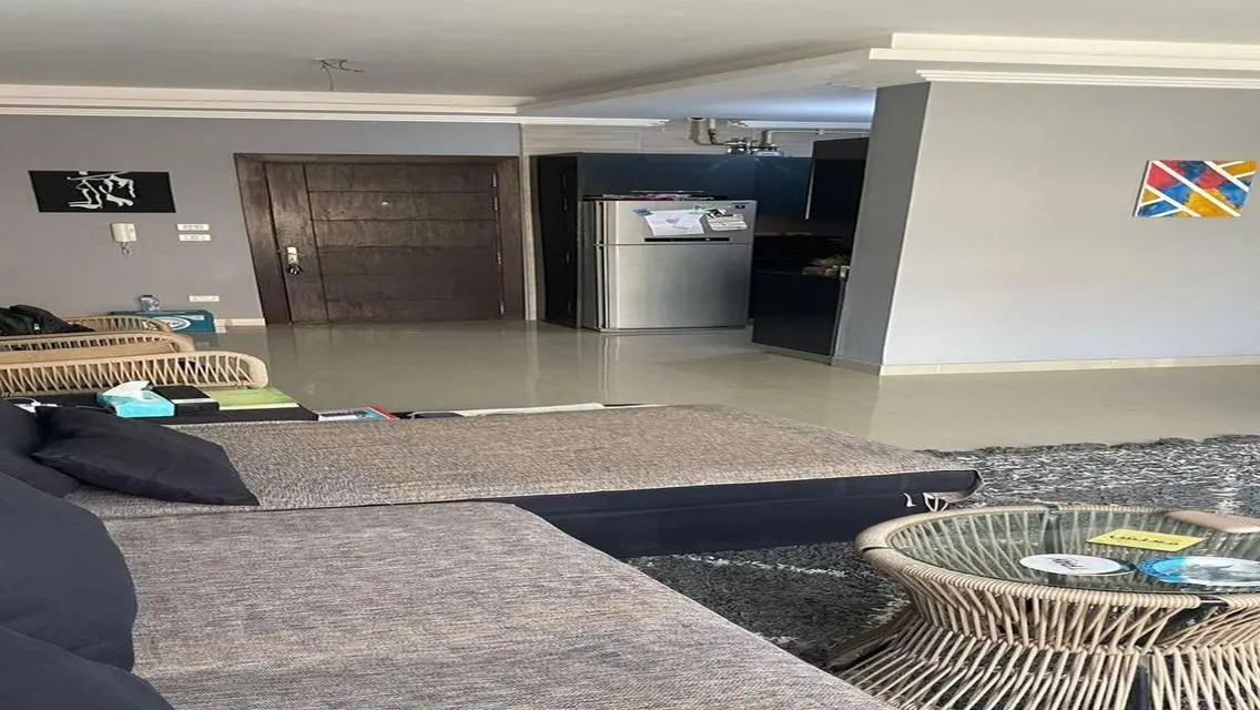 شقة فاخرة للبيع بإطلالة ساحرة