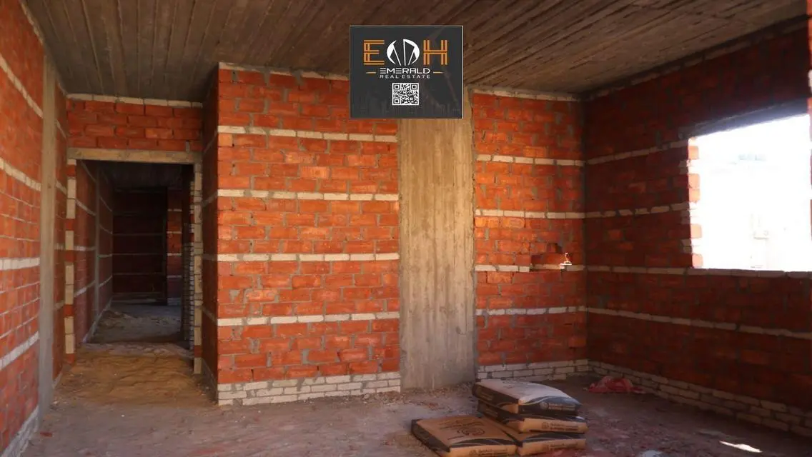 Luxury Apartment with Spacious Layout in a Prime Location