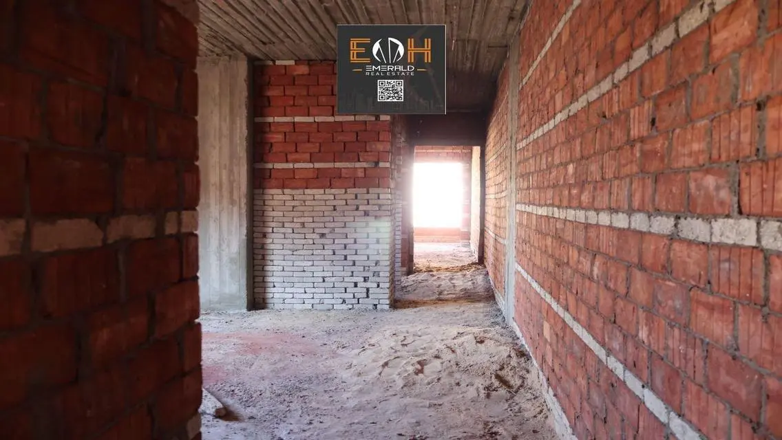 Luxury Apartment with Spacious Layout in a Prime Location