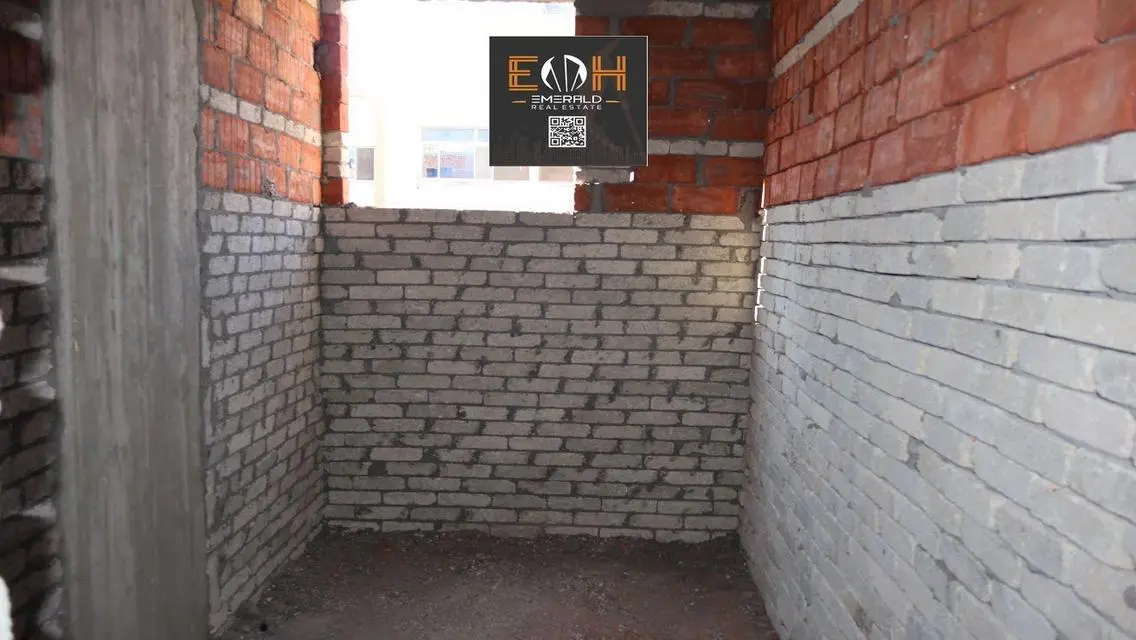 Luxury Apartment with Spacious Layout in a Prime Location