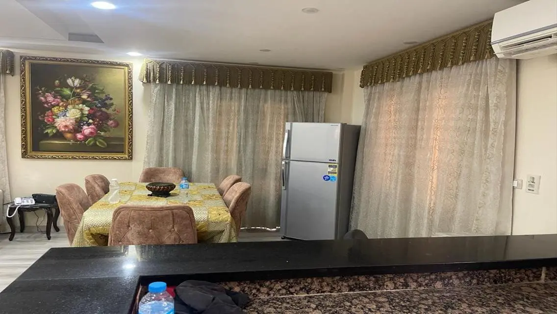 شقة جميلة ٢ غرفة نوم للإيجار مع شرفة وحديقة خاصة